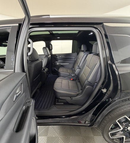 Certified 2025 Chevrolet Traverse High Country FWD image 9