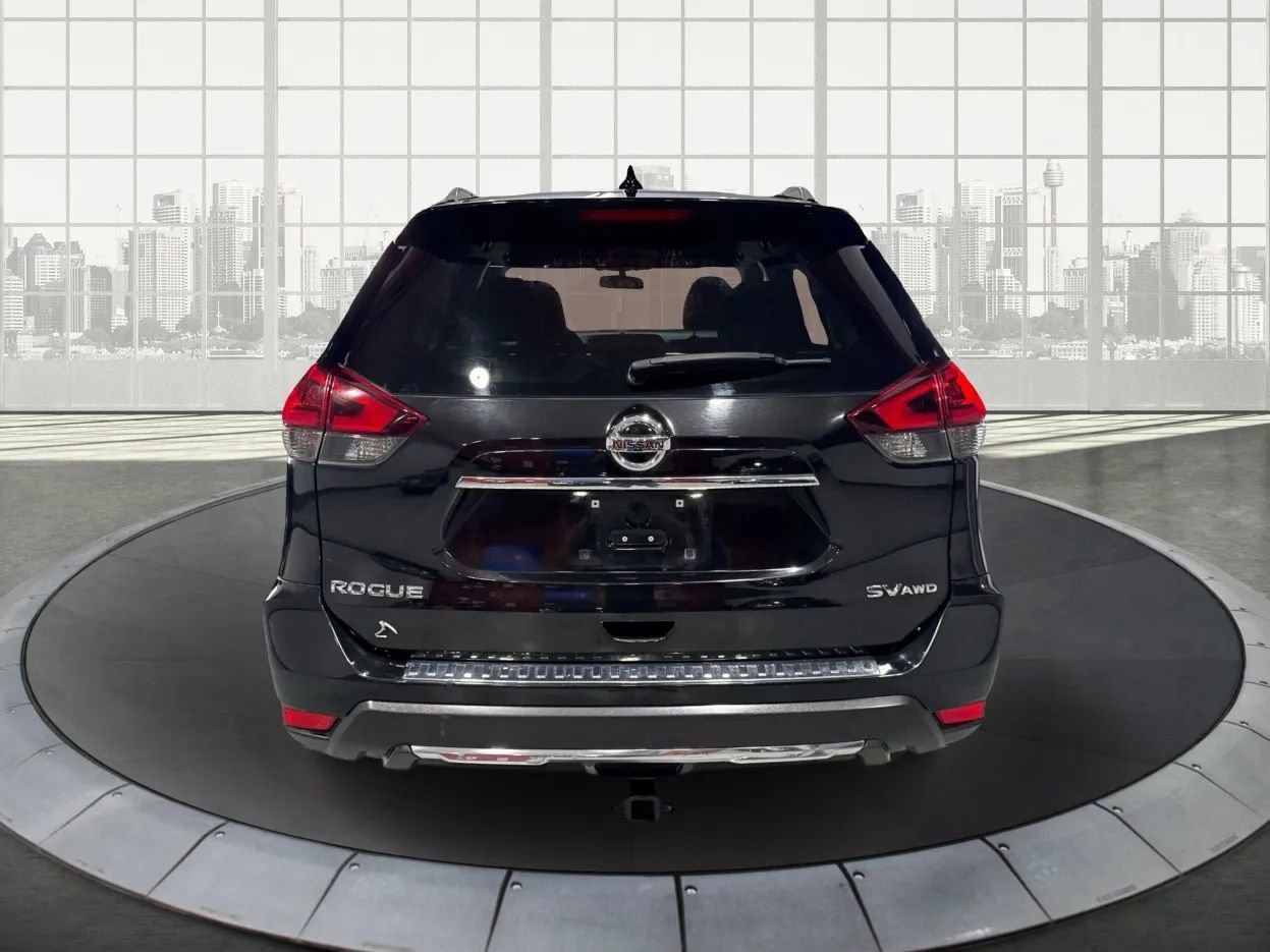 Used 2018 Nissan Rogue SV image 5