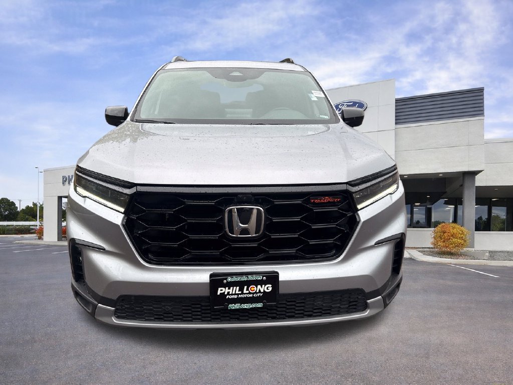 Used 2025 Honda Pilot TrailSport image 2