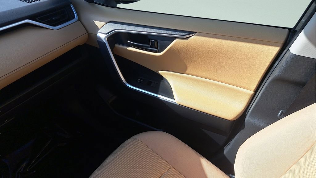 Certified 2025 Toyota RAV4 LE FWD image 13