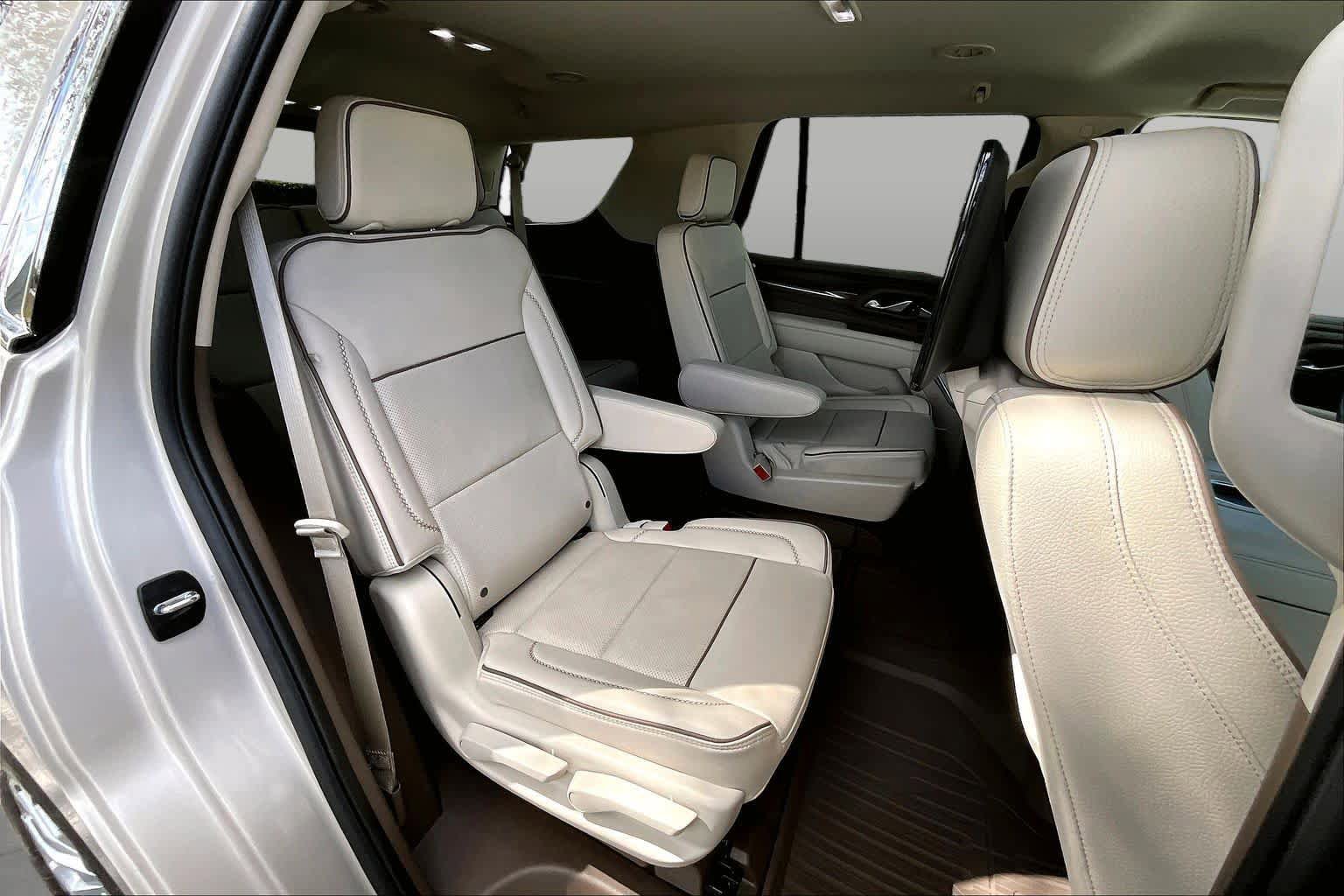 Used 2024 GMC Yukon Denali w/ Advanced Technology Package AWD/4WD image 36