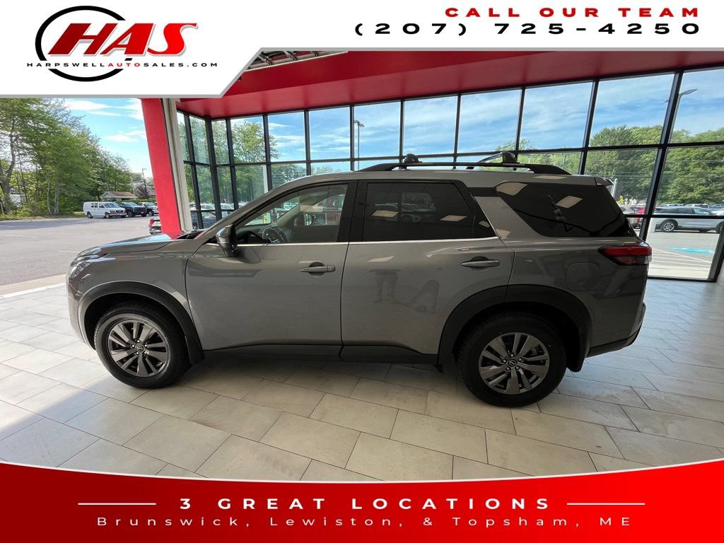 Used 2023 Nissan Pathfinder SV AWD/4WD image 2
