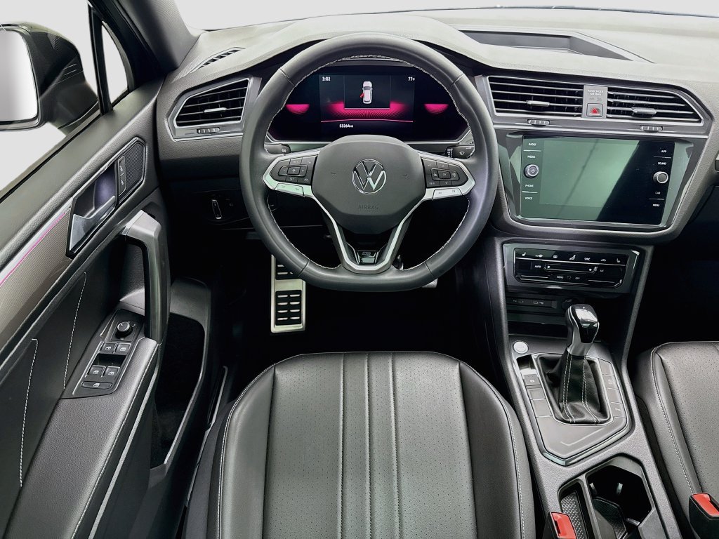 Used 2023 Volkswagen Tiguan SE R-Line FWD image 10