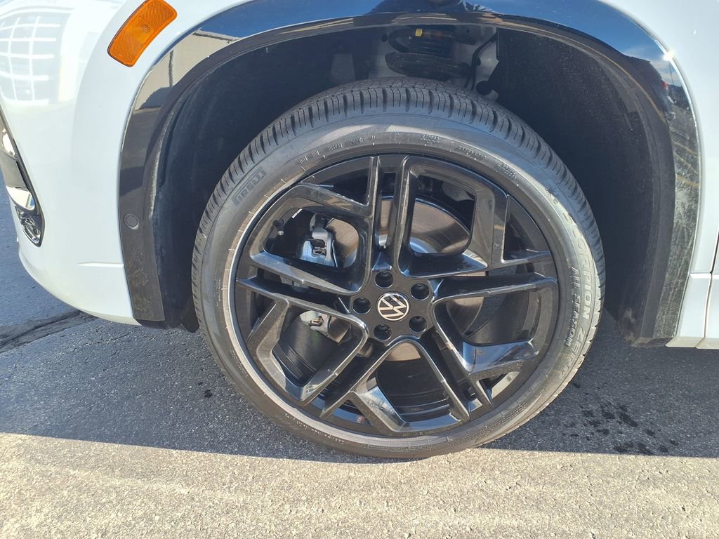 Used 2026 Volkswagen Tiguan SE R-Line image 10