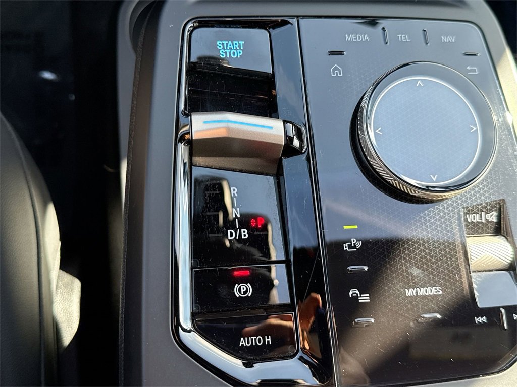 Used 2023 BMW iX xDrive50 w/ Sport Package image 21