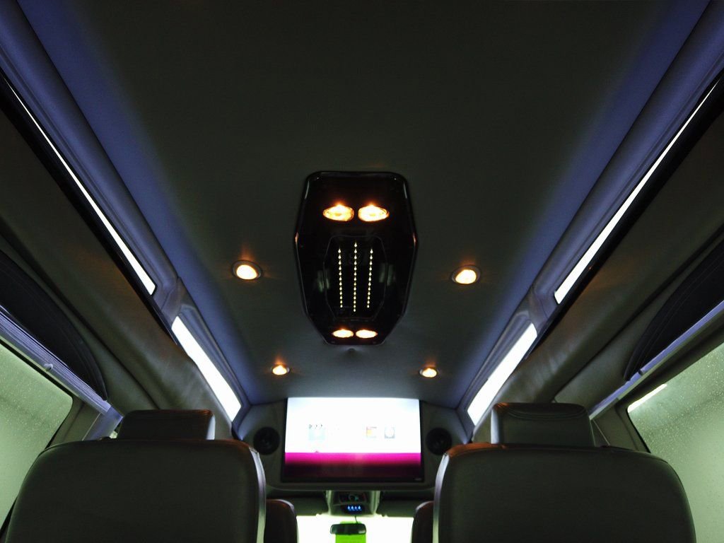 Used 2023 Chevrolet Express 2500 Extended image 10