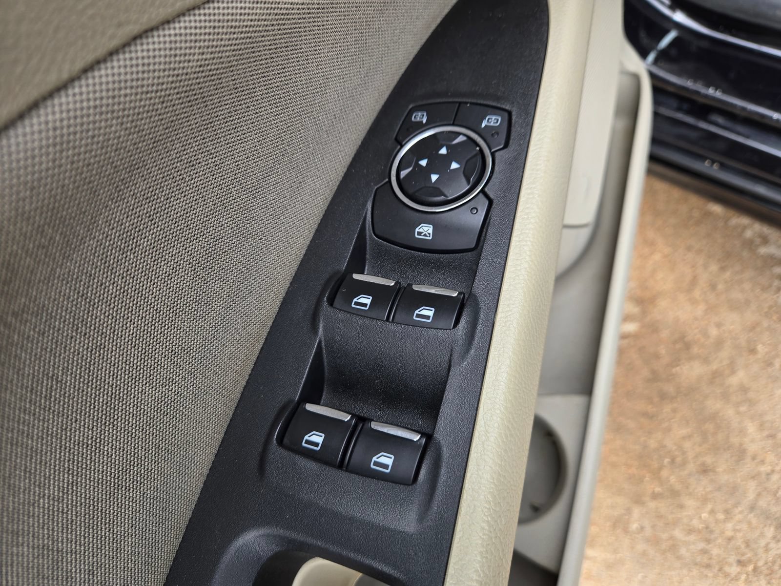 Used 2019 Ford Fusion SE FWD image 29