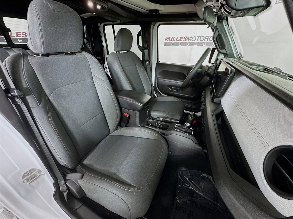 Used 2024 Jeep Gladiator Sport image 27