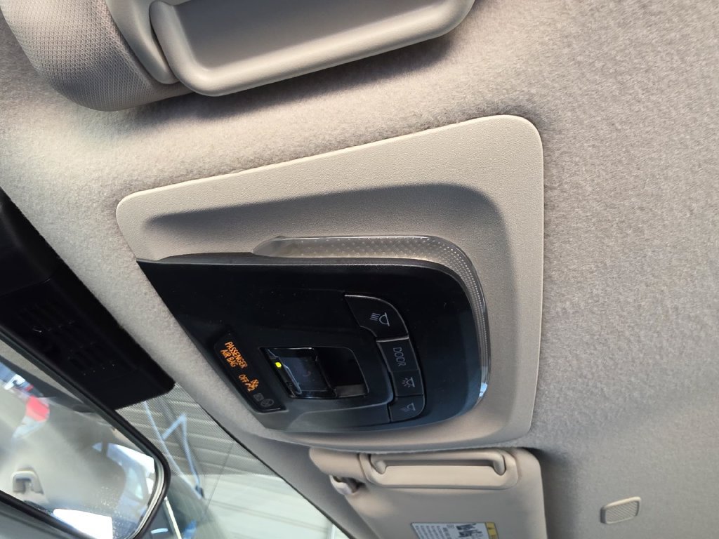 Used 2025 Toyota Corolla LE FWD image 21