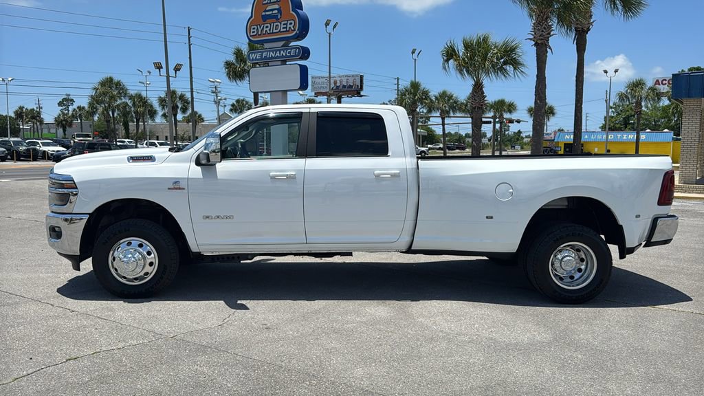 Used 2025 RAM 3500 Laramie AWD/4WD image 3