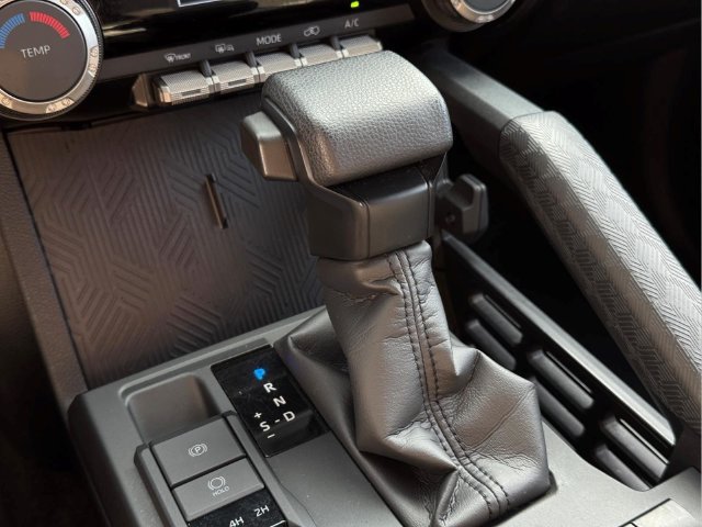 Used 2025 Toyota 4Runner SR5 AWD/4WD image 19