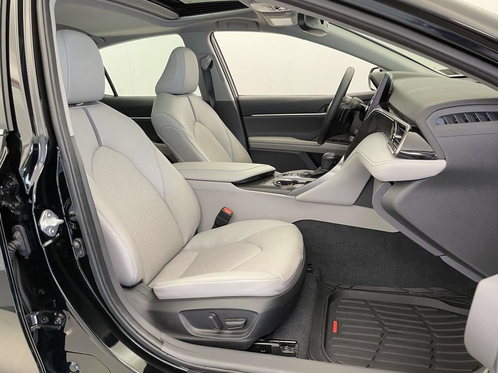 Used 2024 Toyota Camry XSE w/ Cold Weather Package FWD image 19