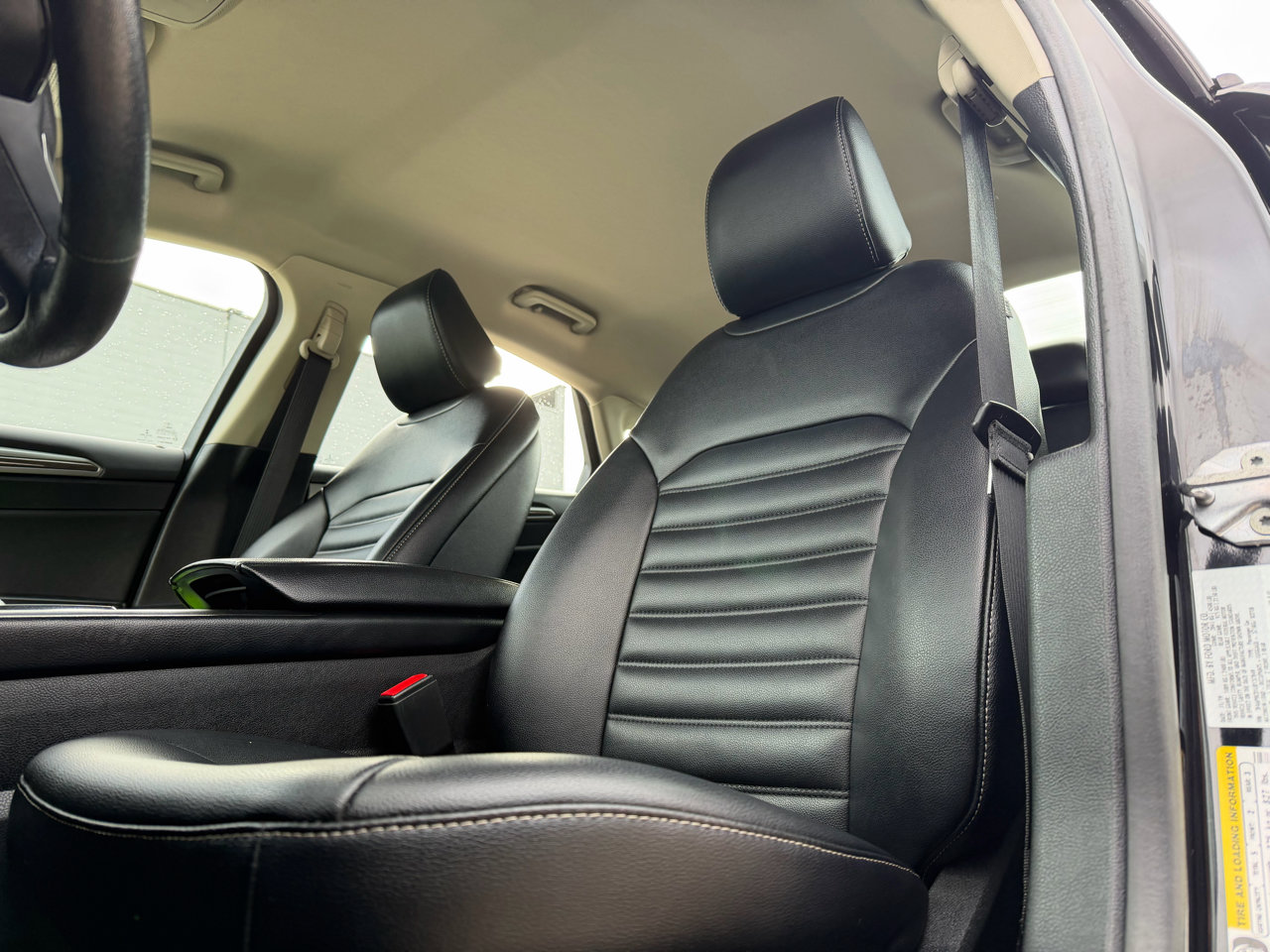 Used 2020 Ford Fusion SEL image 11