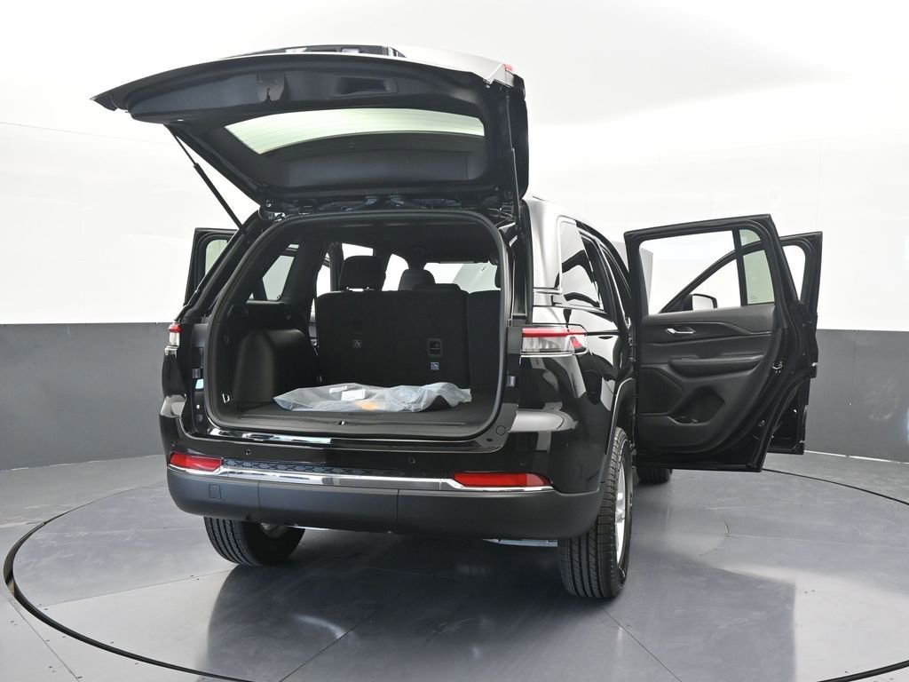 Used 2025 Jeep Grand Cherokee Laredo image 68