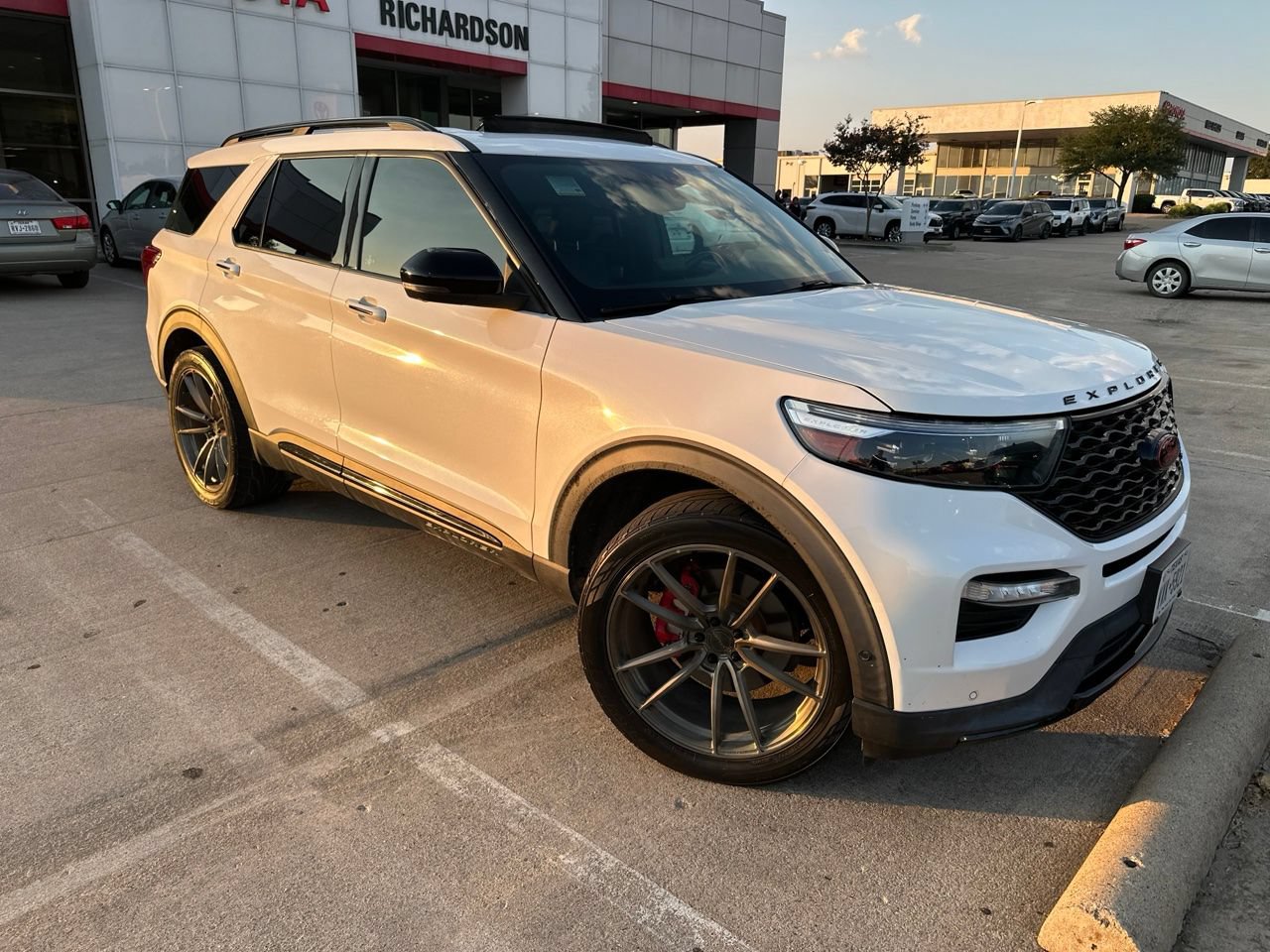 Used 2020 Ford Explorer ST w/ ST High-Performance Pack AWD/4WD image 2