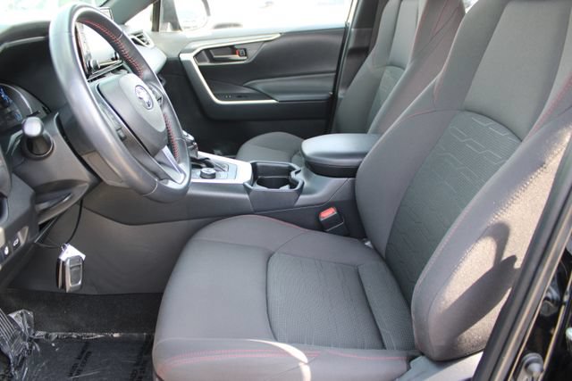 Used 2021 Toyota RAV4 SE w/ Weather & Moonroof Package AWD/4WD image 33