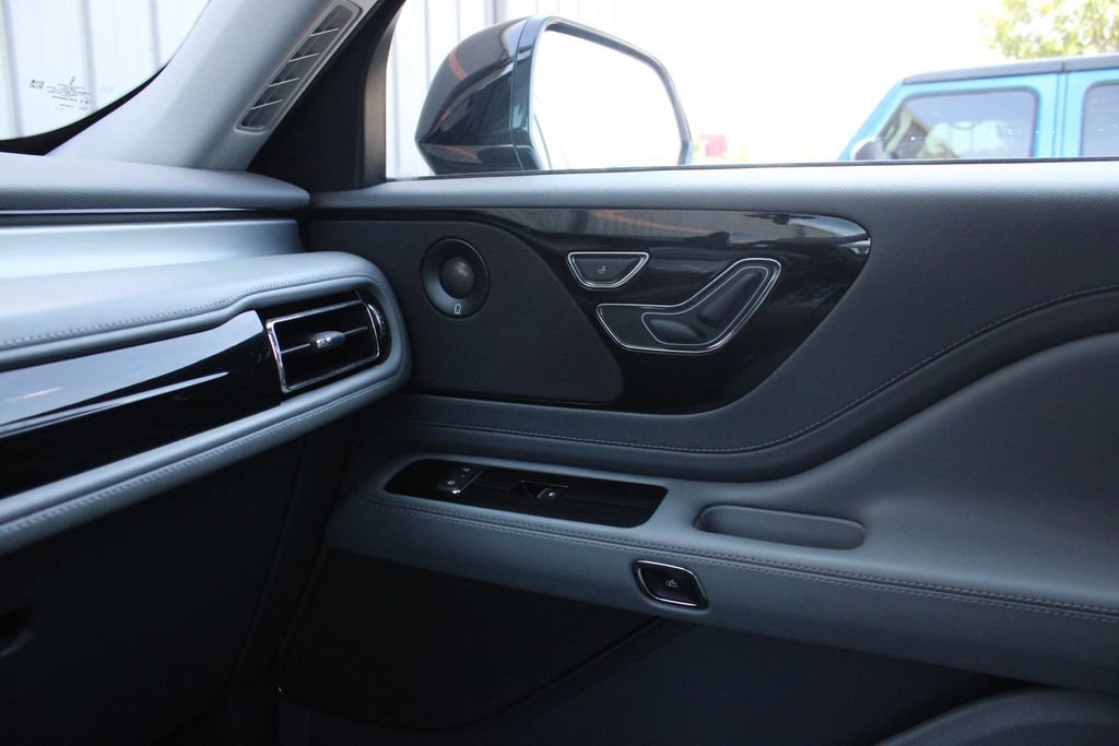 Used 2020 Lincoln Aviator Reserve w/ Equipment Group 201A AWD/4WD image 22
