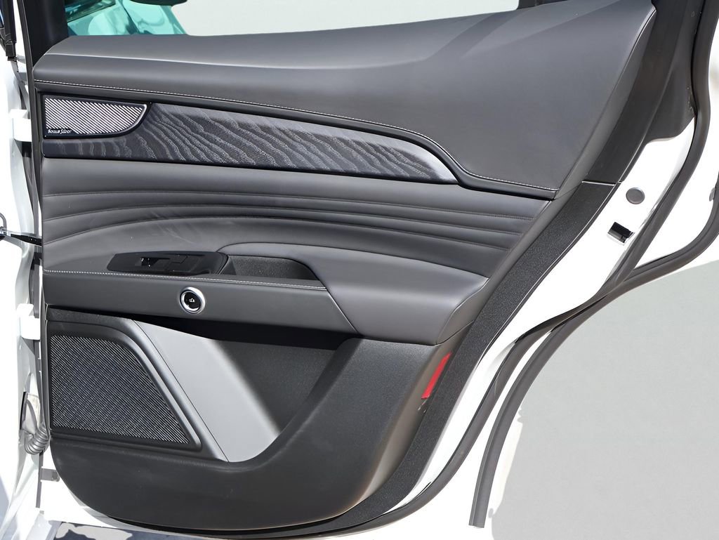 New 2025 Maserati Grecale GT image 16