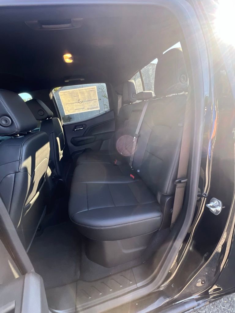 New 2025 Chevrolet Colorado LT w/ LT Convenience Package image 17