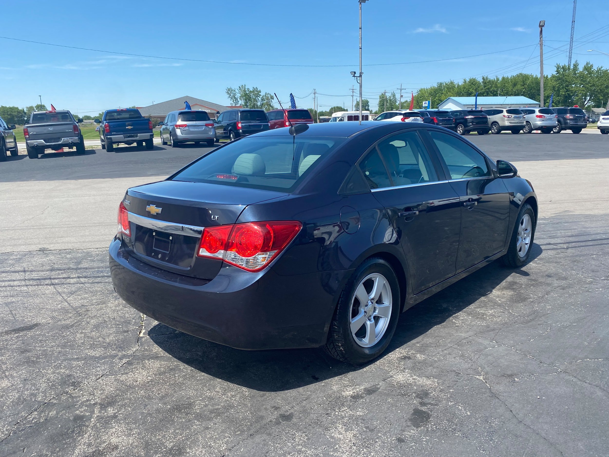 Used 2016 Chevrolet Cruze LT w/ Technology Package FWD image 5