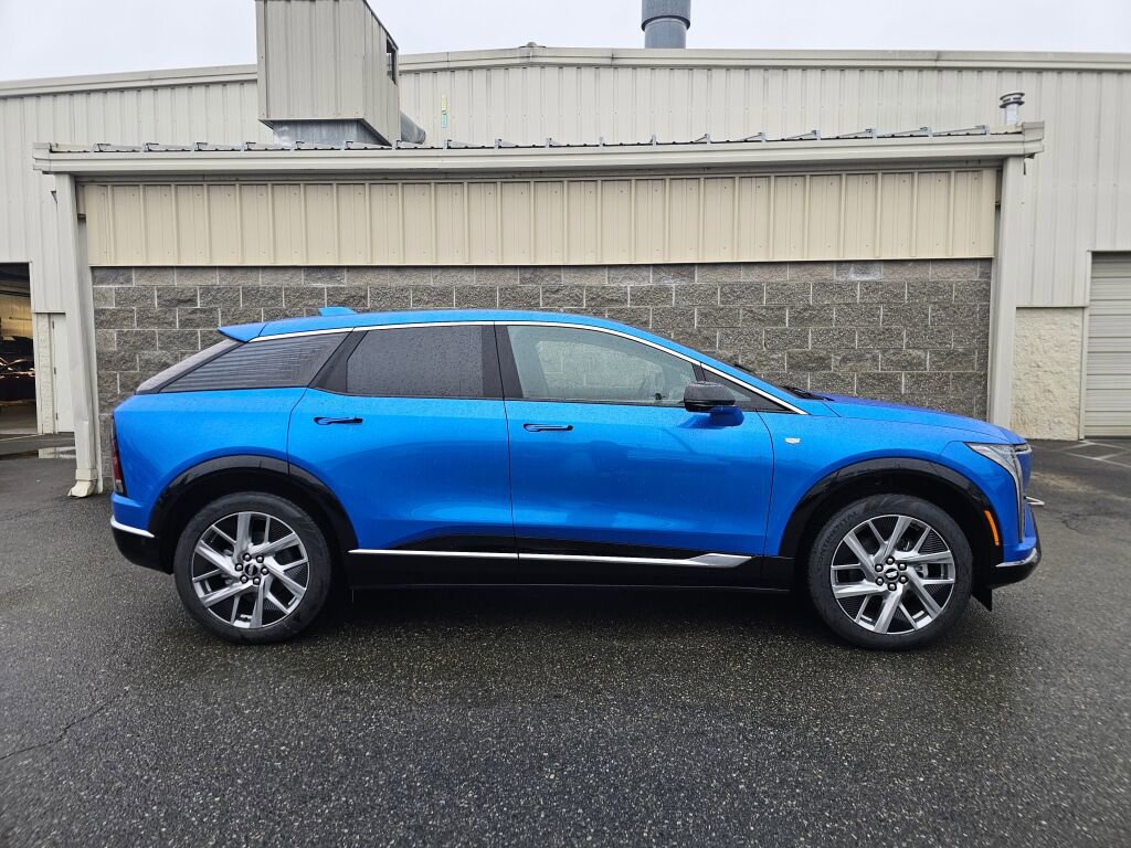 New 2026 Cadillac Optiq Luxury 1 image 9