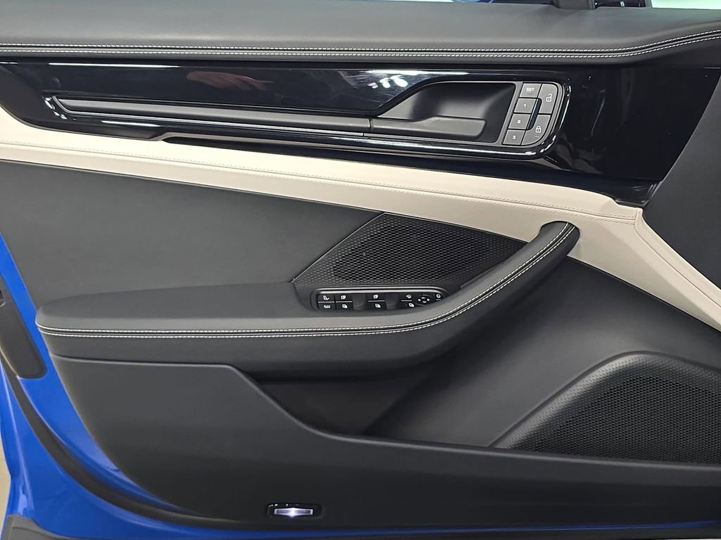 Used 2025 Porsche Panamera 4 E-Hybrid image 22