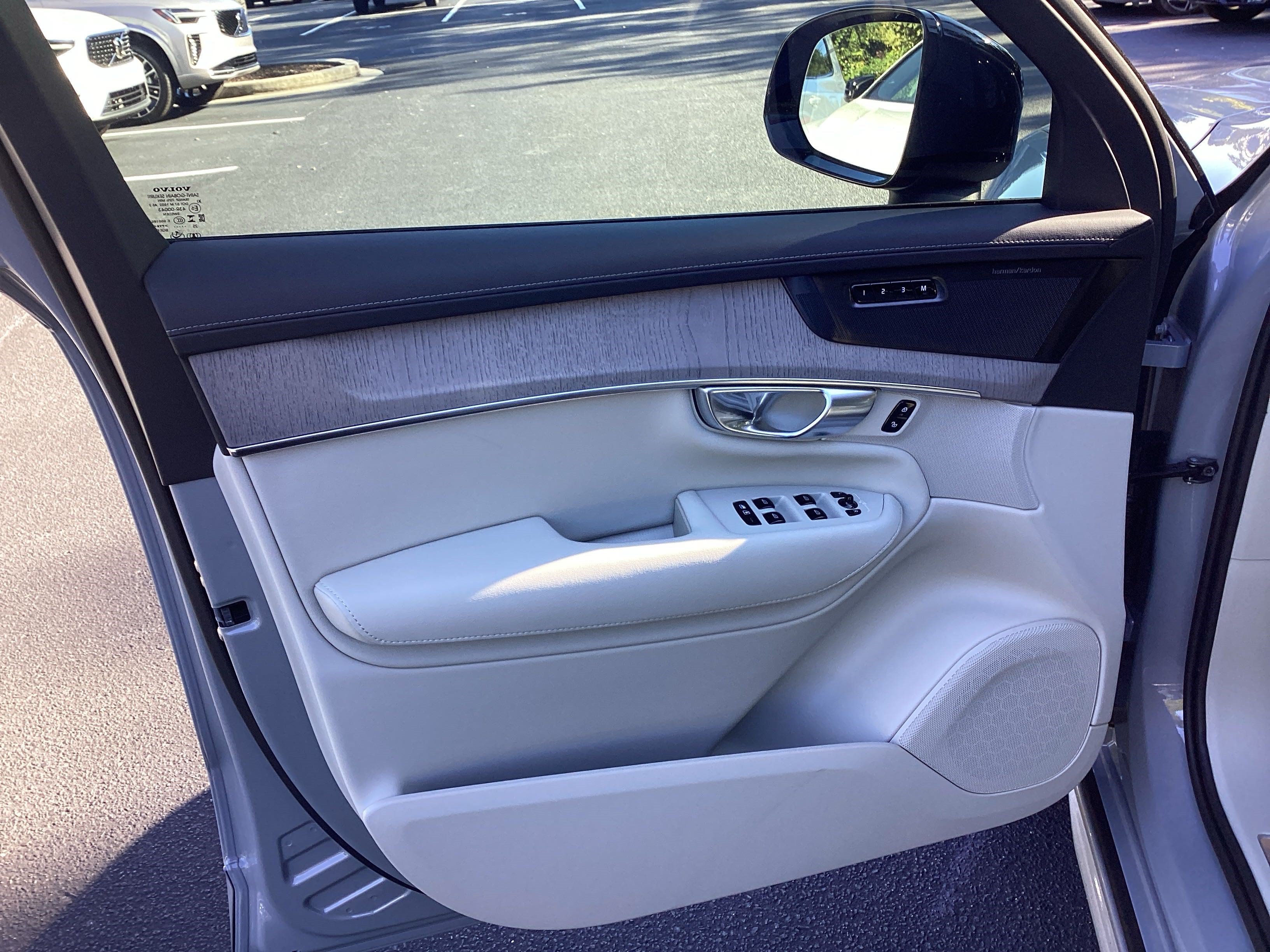 Used 2026 Volvo XC90 B6 Ultra w/ Protection Package Premier AWD/4WD image 13