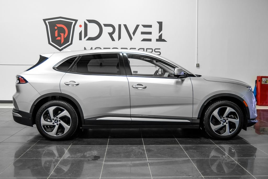 Used 2023 VinFast VF 8 Eco AWD/4WD image 7