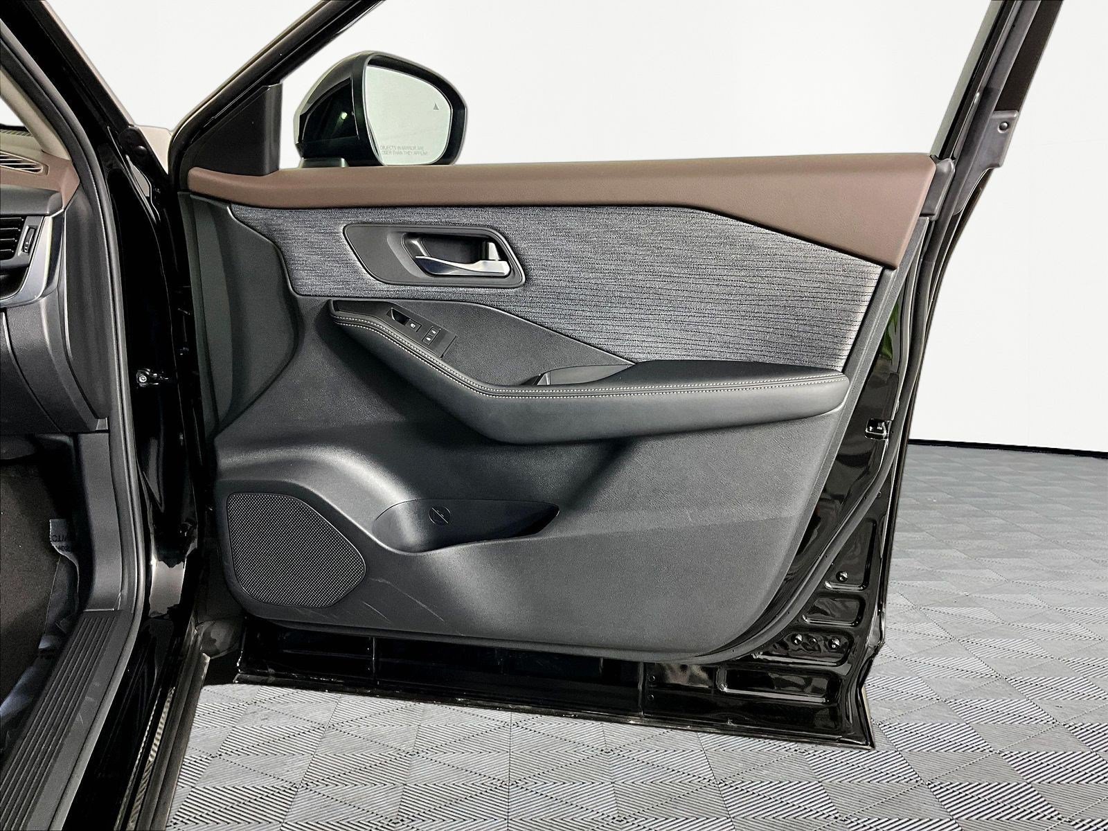 Certified 2023 Nissan Rogue SV AWD/4WD image 27
