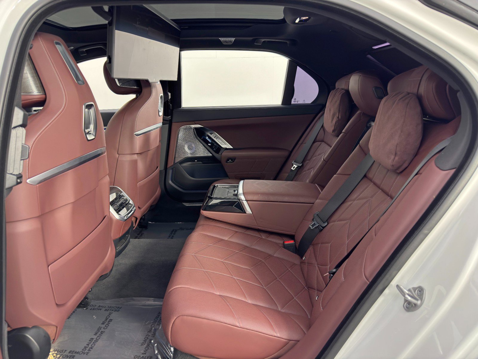 Used 2023 BMW i7 xDrive60 w/ Executive Package 2 image 53