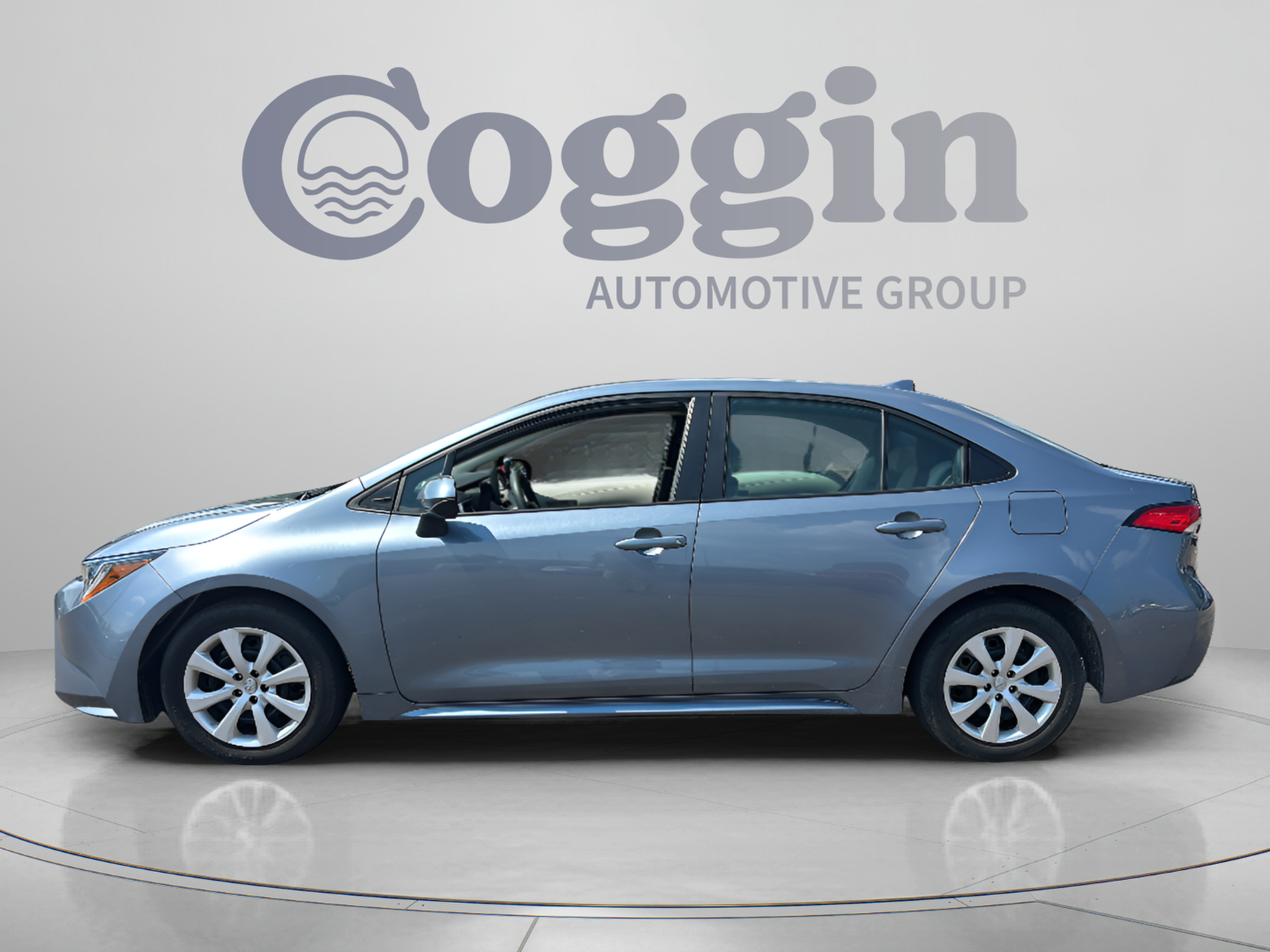 Used 2025 Toyota Corolla LE FWD image 2