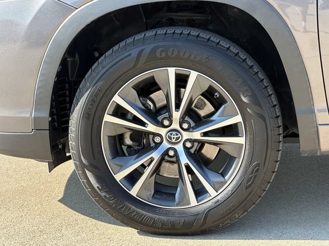 Used 2017 Toyota Highlander LE FWD image 9