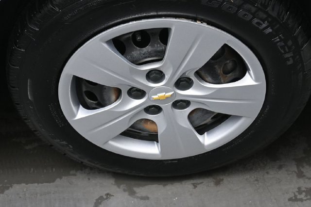 Used 2017 Chevrolet Cruze LS FWD image 33
