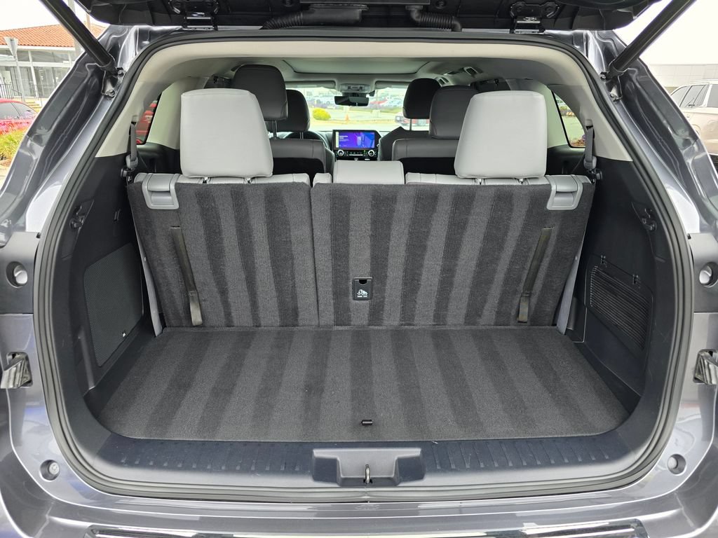 Used 2023 Toyota Highlander Platinum AWD/4WD image 16
