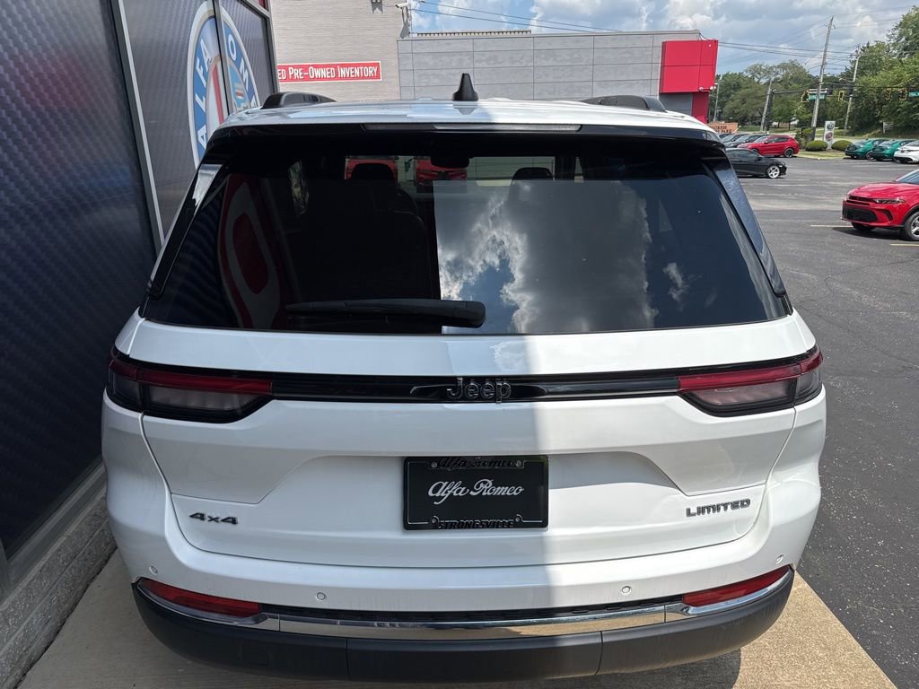 Used 2023 Jeep Grand Cherokee Limited image 10