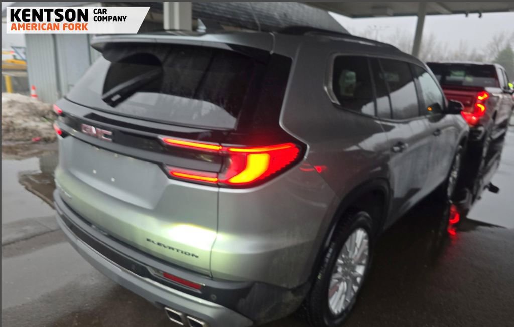 Used 2025 GMC Acadia Elevation w/ Elevation Premium Package image 3