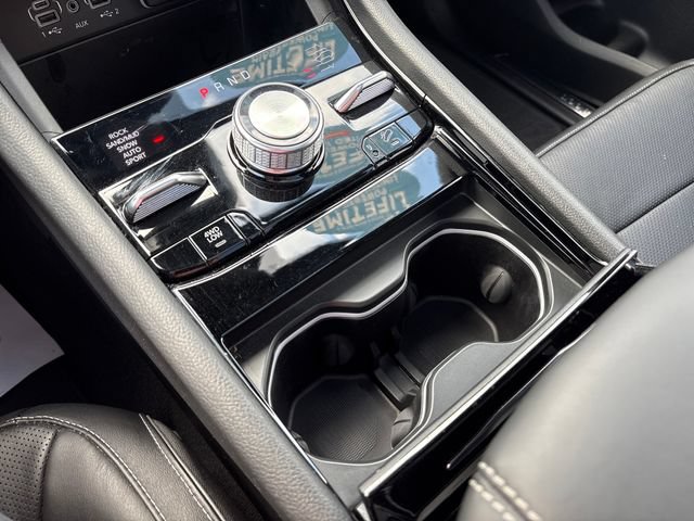 Used 2023 Jeep Grand Cherokee Overland AWD/4WD image 19