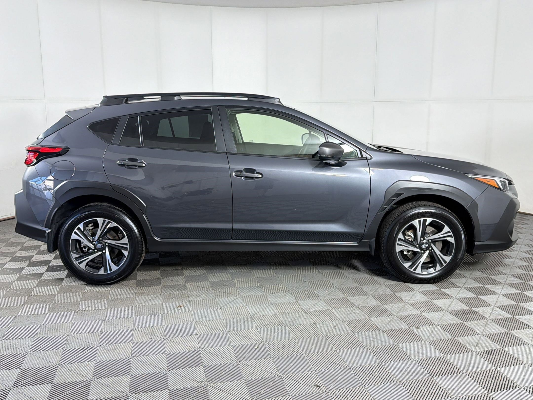 Used 2024 Subaru Crosstrek 2.0i Premium image 8