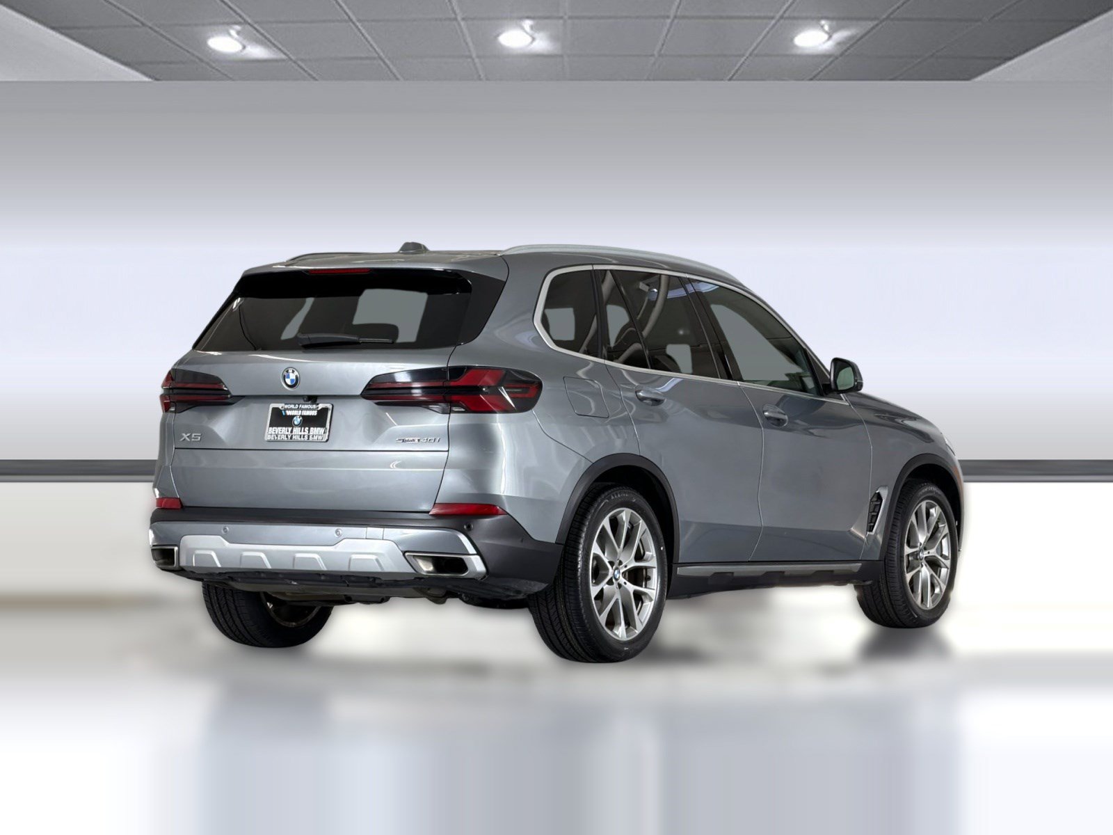 Used 2024 BMW X5 sDrive40i w/ Parking Assistance Package RWD image 9
