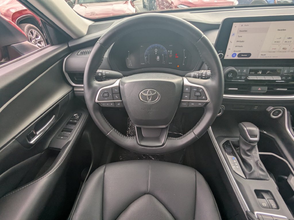Used 2024 Toyota Grand Highlander AWD image 3