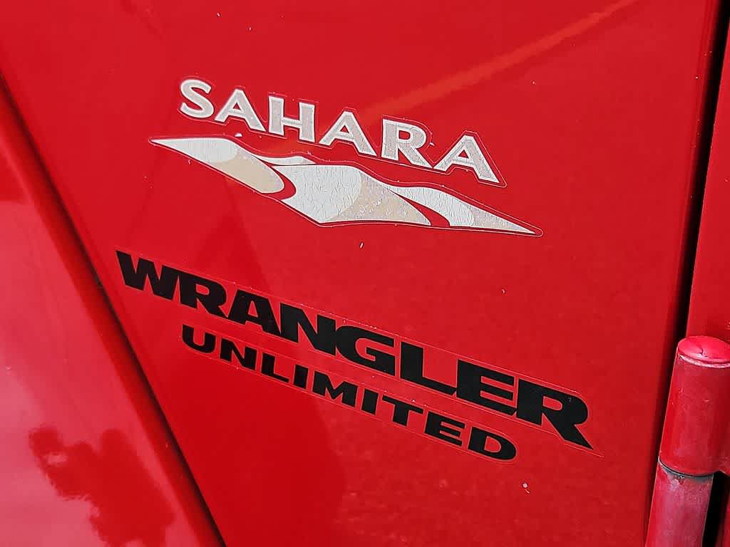 Used 2014 Jeep Wrangler Unlimited Sahara w/ Connectivity Group AWD/4WD image 28