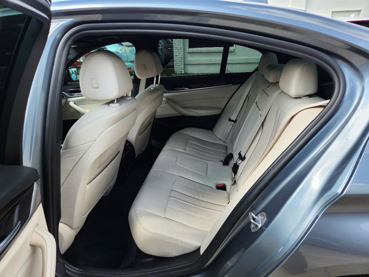 Used 2019 BMW 530i w/ Convenience Package RWD image 10