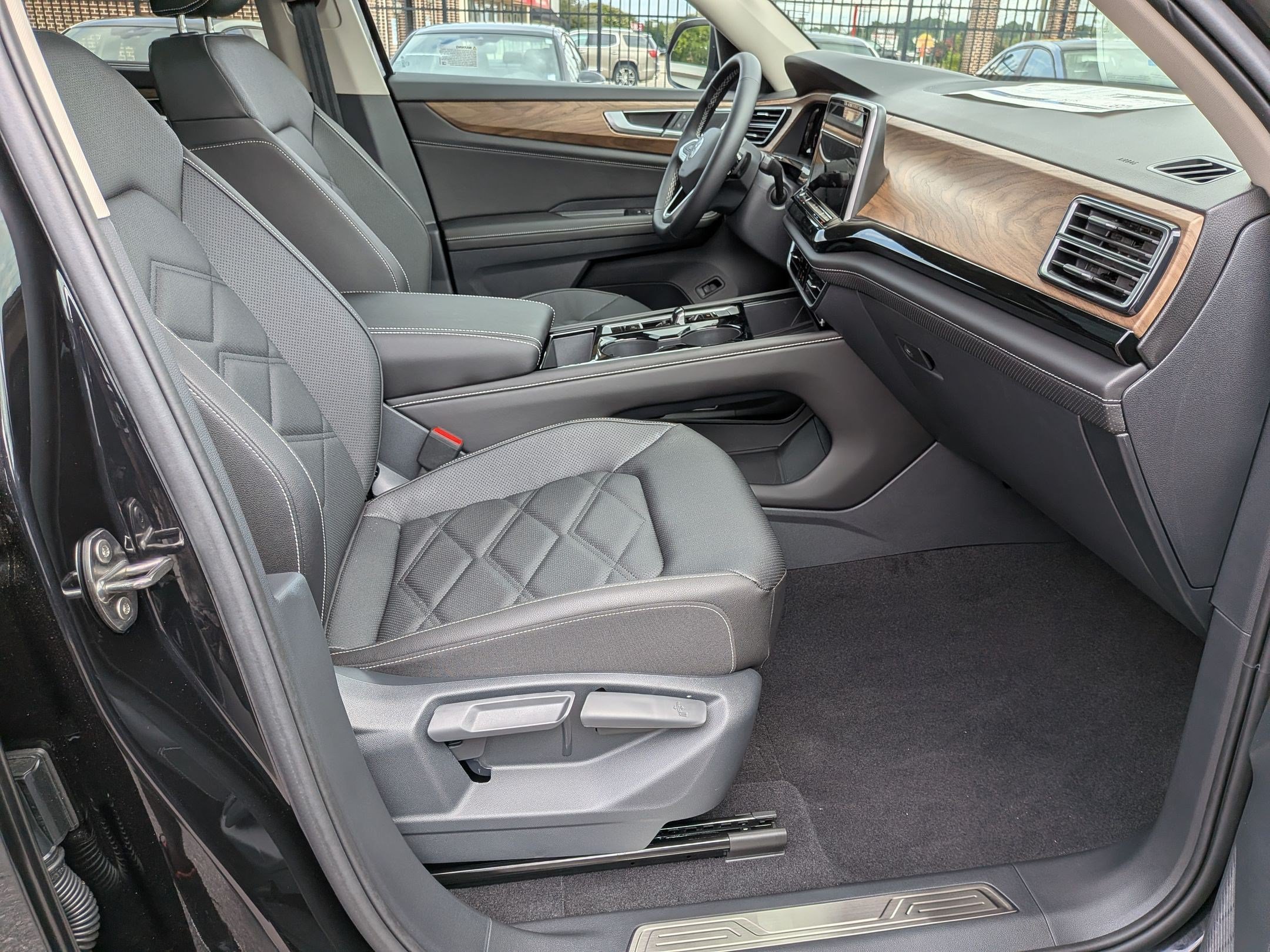New 2026 Volkswagen Atlas SE FWD image 36