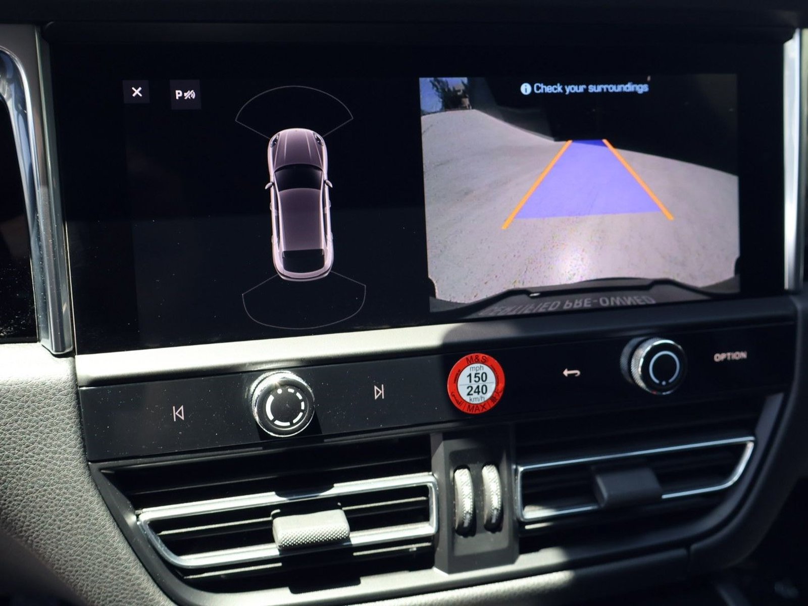 Certified 2025 Porsche Macan AWD/4WD image 18