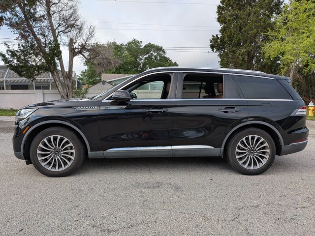 Used 2022 Lincoln Aviator Reserve w/ Elements Package Plus image 2