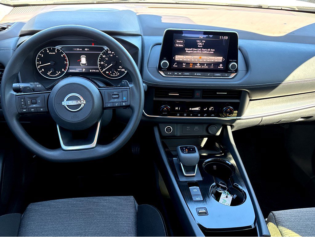 Used 2023 Nissan Rogue SV image 4