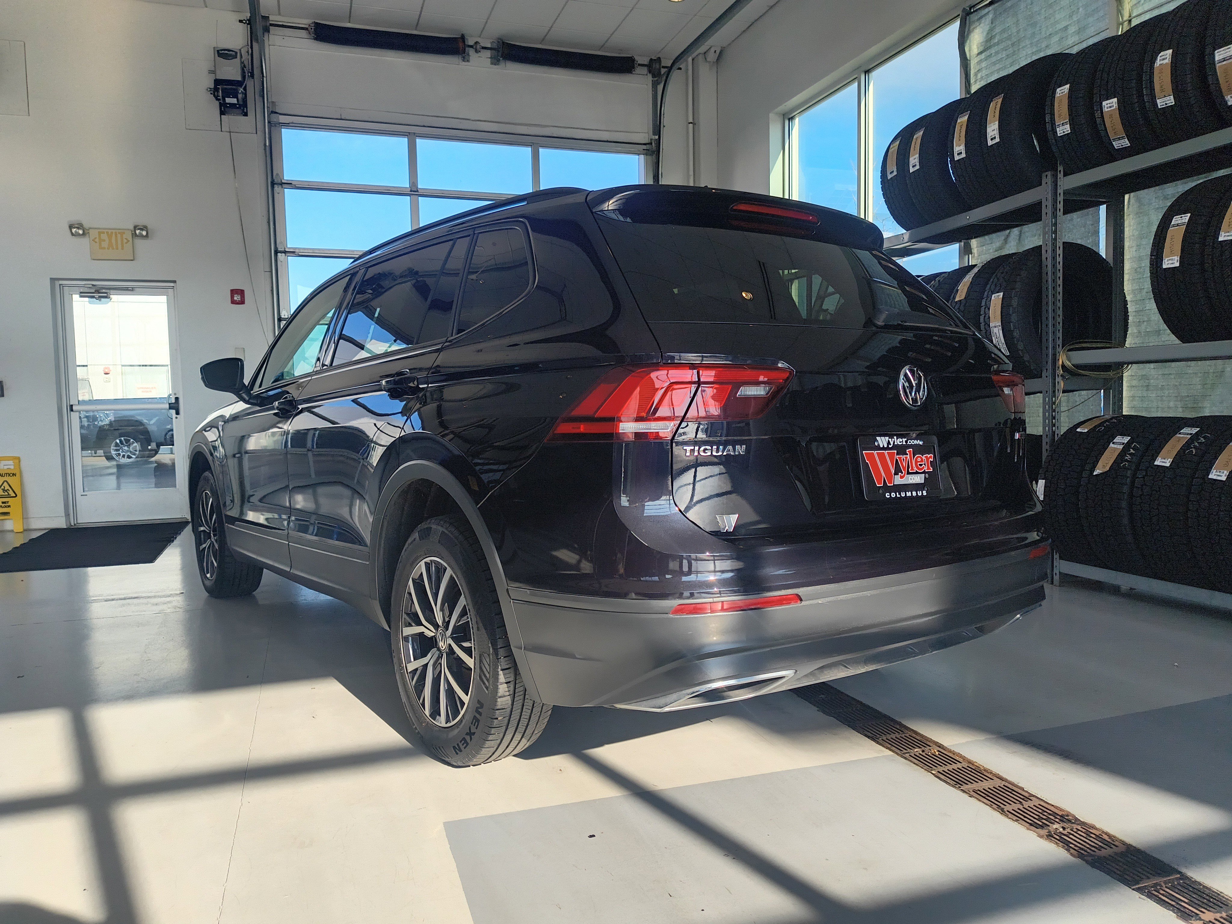 Used 2021 Volkswagen Tiguan S image 3