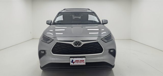 Used 2024 Toyota Highlander XLE image 3