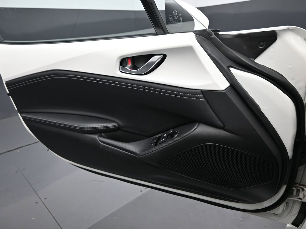 Used 2022 MAZDA MX-5 Miata RF Grand Touring image 15