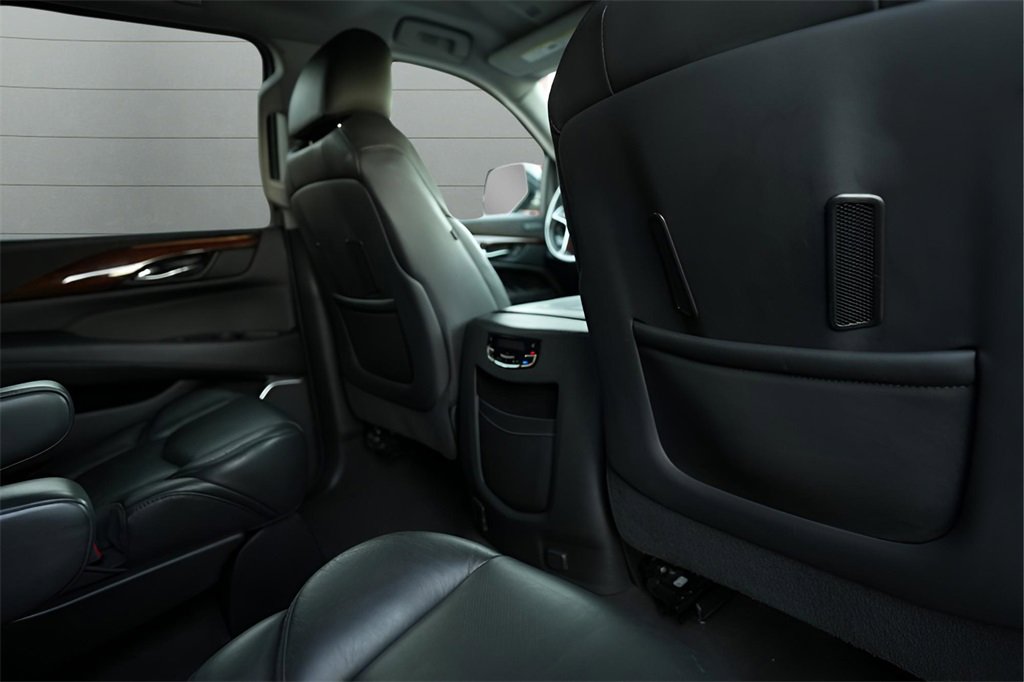 Used 2020 Cadillac Escalade ESV 4WD image 35